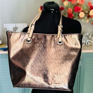 Authentic Michael Kors Jet Set Mirror Metallic pale gold leather tote.